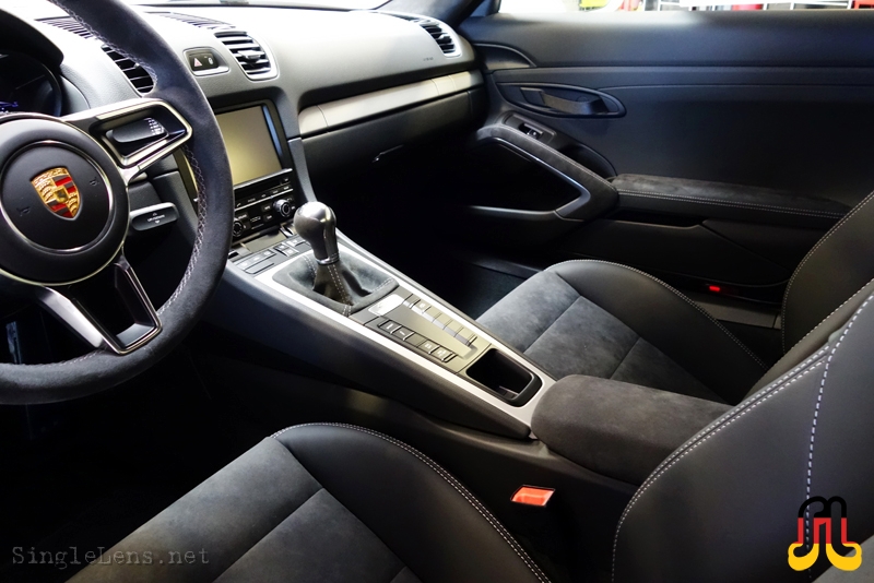 097-Cayman-GT4-interior.JPG