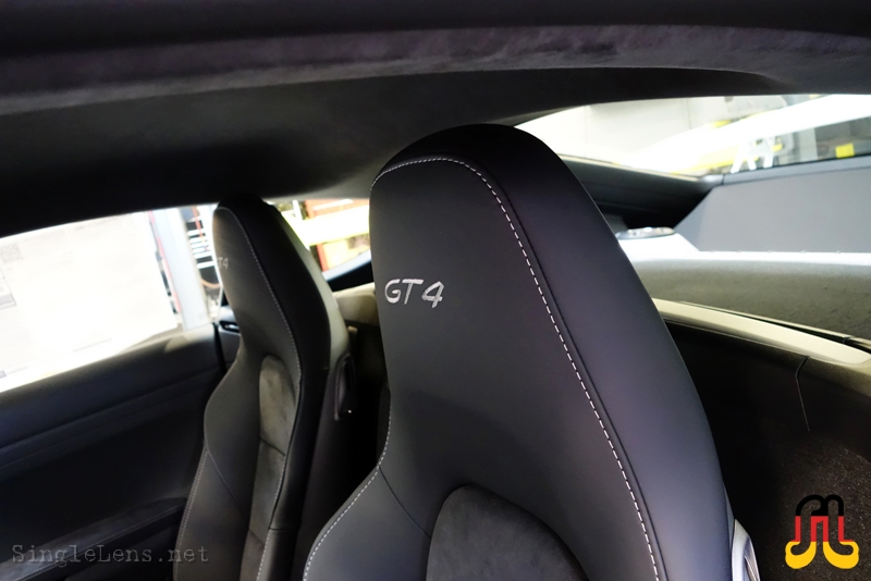 099-Cayman-GT4-front-seats.JPG