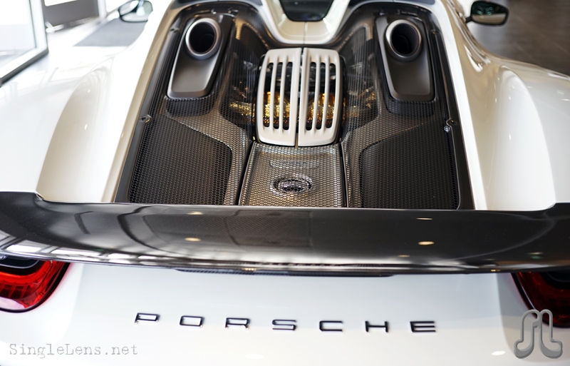 144-Porsche-918-Spyder-Weissach-Package.JPG